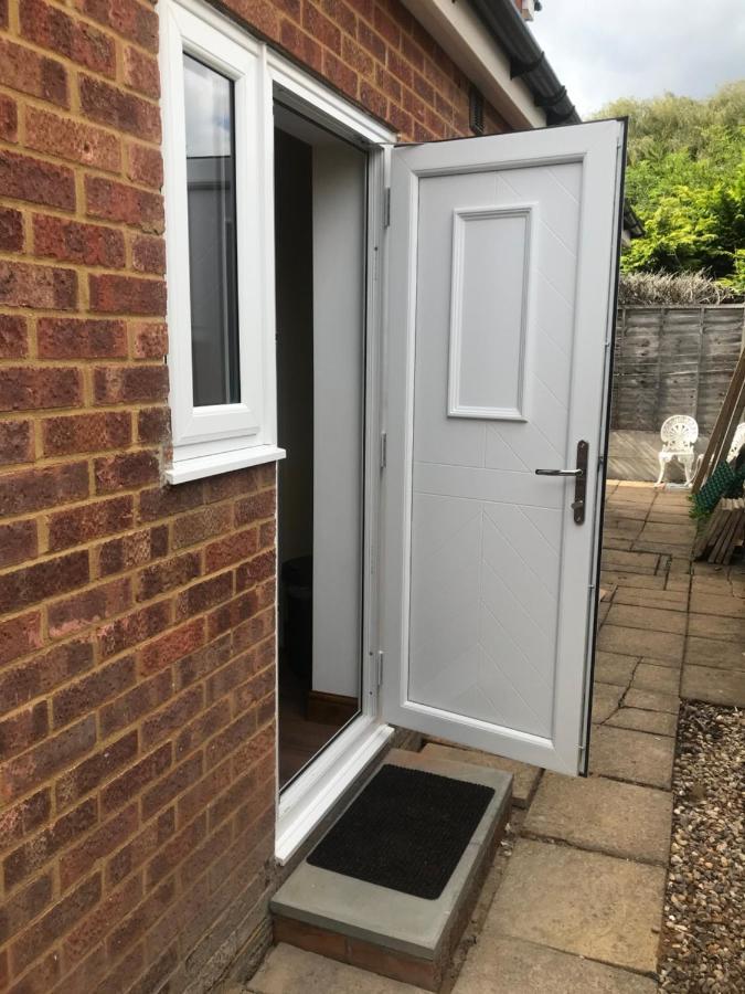 Studio-1-Staines/Heathrow/London-Own Entrance Ngoại thất bức ảnh