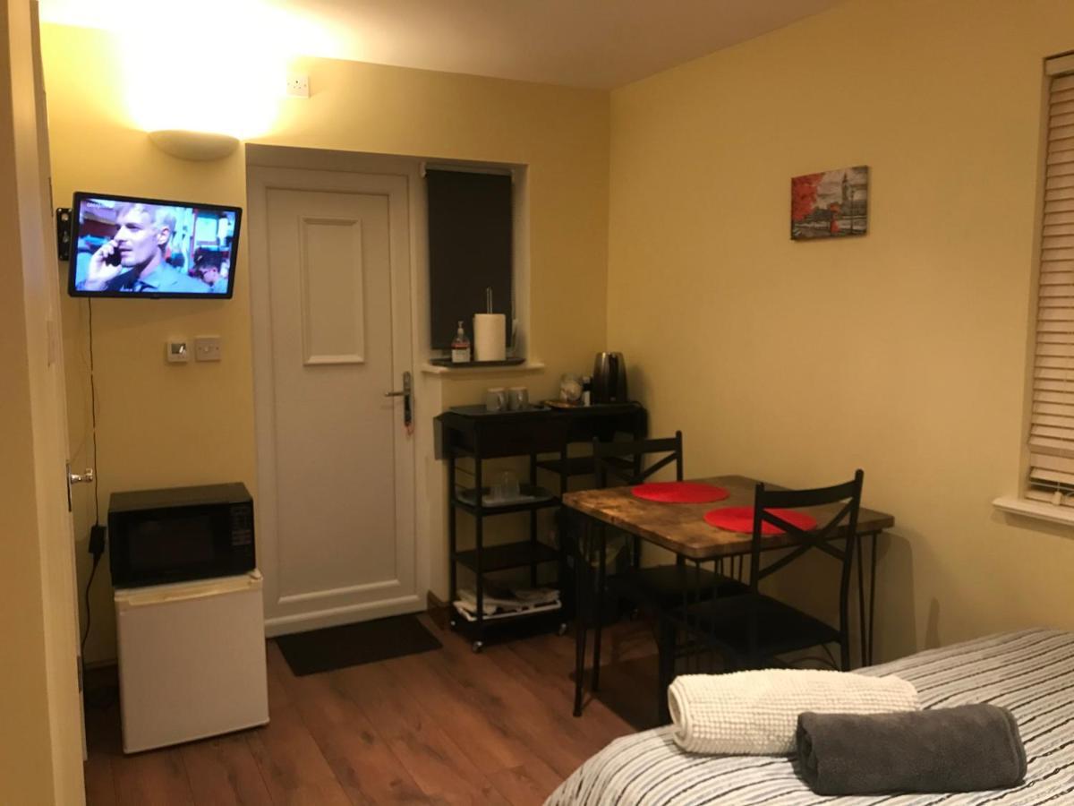 Studio-1-Staines/Heathrow/London-Own Entrance Ngoại thất bức ảnh