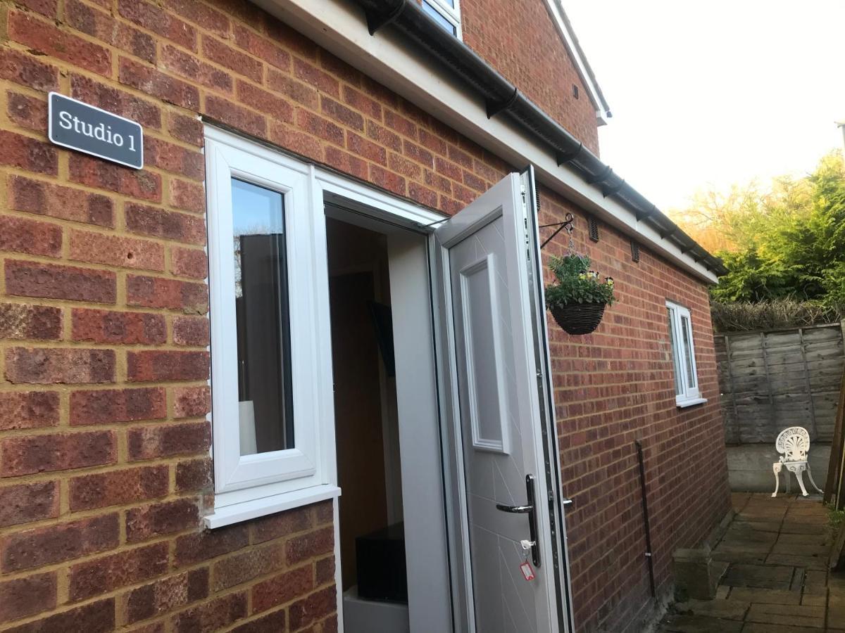 Studio-1-Staines/Heathrow/London-Own Entrance Ngoại thất bức ảnh