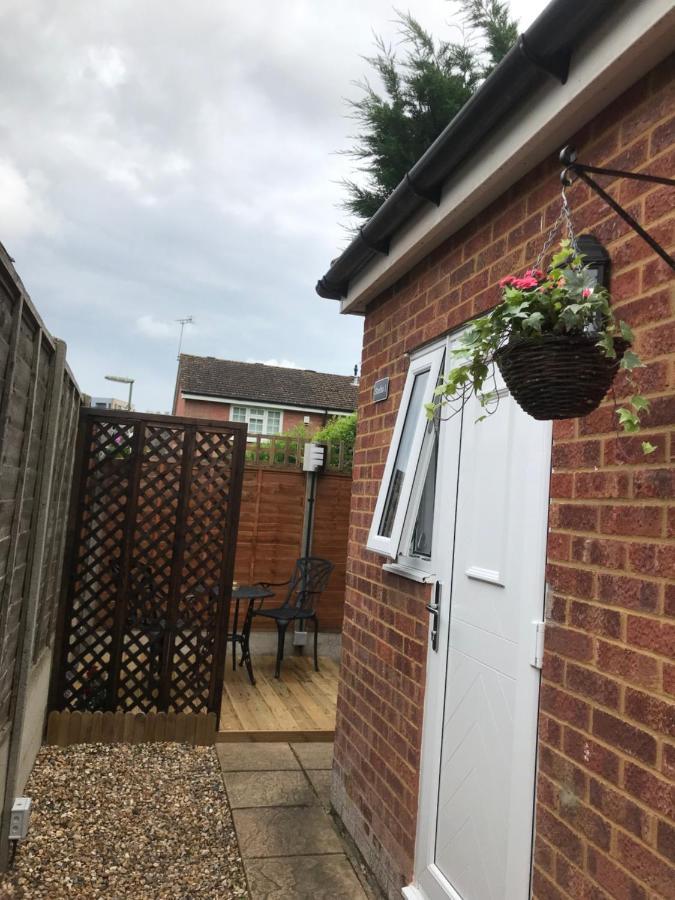 Studio-1-Staines/Heathrow/London-Own Entrance Ngoại thất bức ảnh