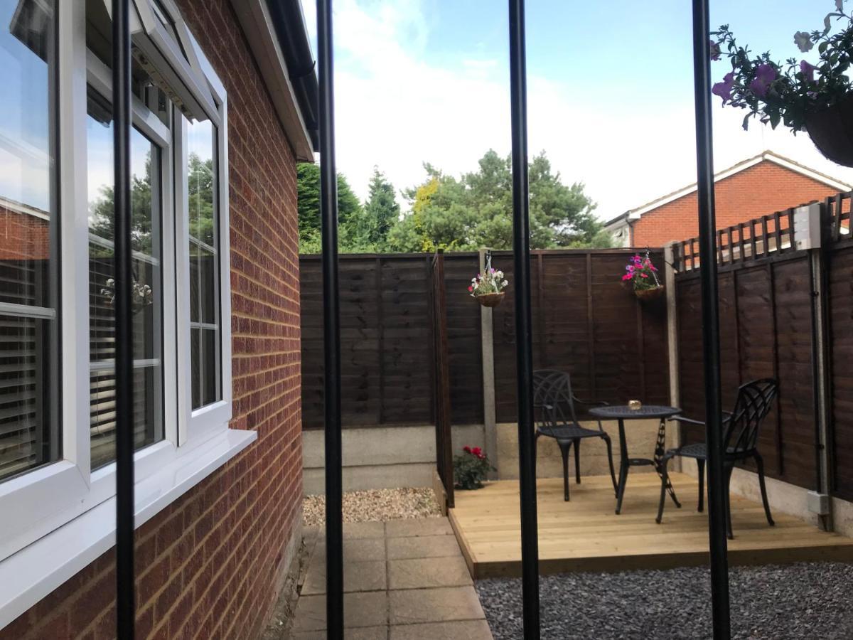 Studio-1-Staines/Heathrow/London-Own Entrance Ngoại thất bức ảnh
