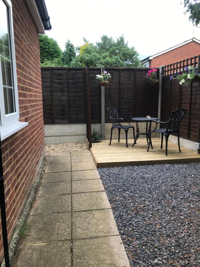 Studio-1-Staines/Heathrow/London-Own Entrance Ngoại thất bức ảnh
