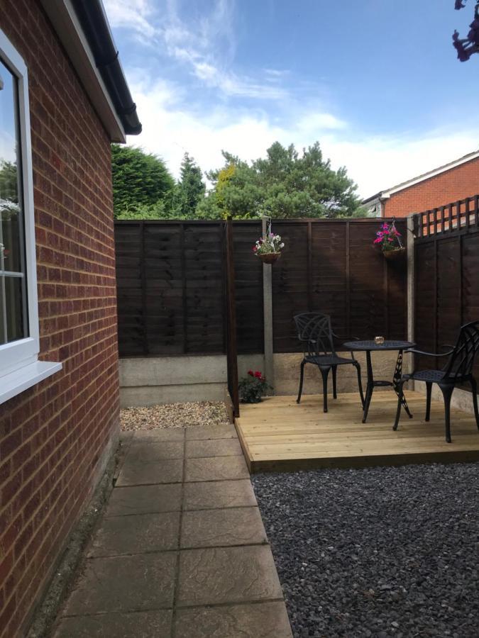 Studio-1-Staines/Heathrow/London-Own Entrance Ngoại thất bức ảnh